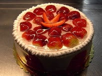 4-6 Kişilik Yaş Pasta - Çilek ve Nemli Kek